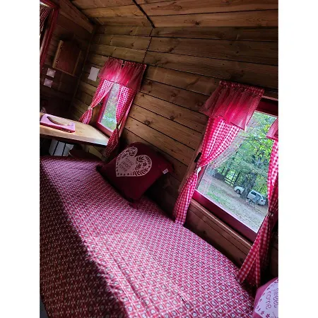 シャレー La Roulotte Rose Rouge Valgorge