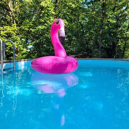 La Roulotte Rose Rouge